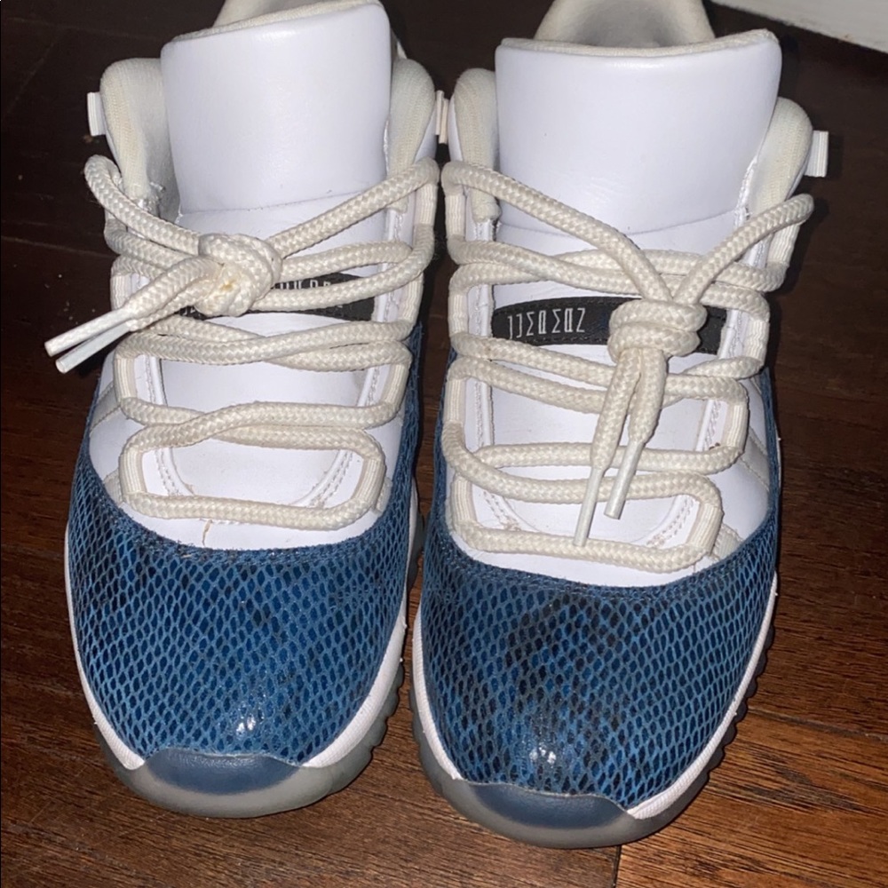 authentic jordan 11 low